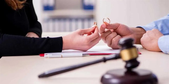 Özel günlerde ve ziyaretlerde eşi yalnız bırakmak boşanmada kusur