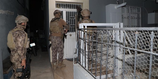 Mersin merkezli yasa dışı bahis operasyonu: 20 gözaltı