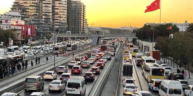 İstanbul trafiğinde 'ara tatil' yoğunluğu