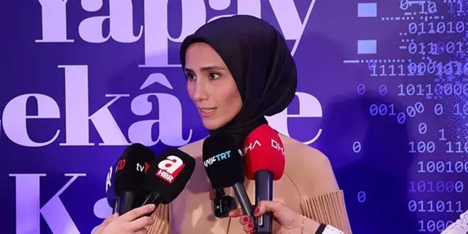 Sümeyye Bayraktar: 'Sesli asistanların kadın sesiyle yapılıyor olması bir tesadüf değil'