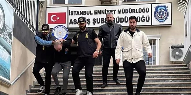 Evinde 400 bin kişinin telefon numarası ve kimlik bilgileri çıktı