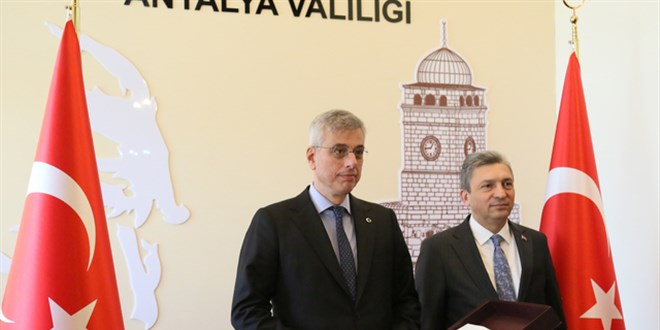 'Yeni yönetmelik reçete yazma özgürlüğünü ortadan kaldırmıyor'