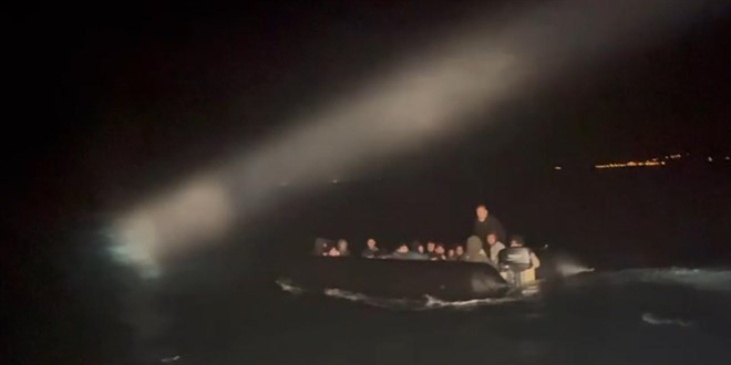 Çanakkale açıklarında 38 düzensiz göçmen yakalandı