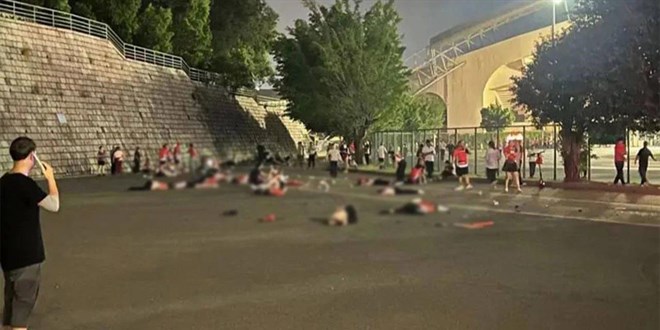 Çin'de bir kişi aracını yürüyüş yapanların üzerine sürdü: 35 ölü