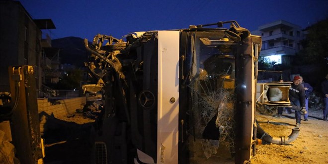 Hatay'da freni boşalan beton mikseri 3 araca çarptı: 4 yaralı