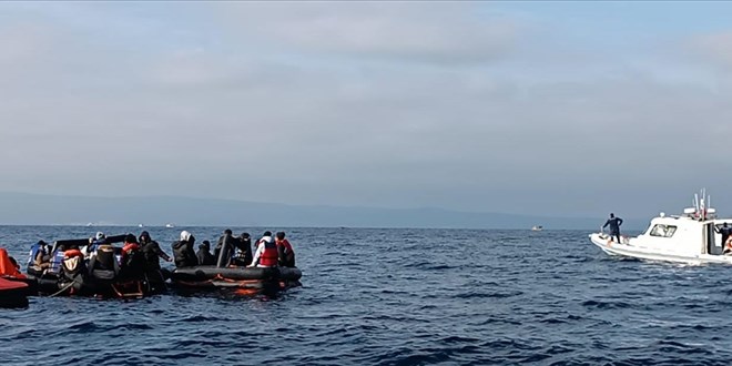 Çanakkale'de 207 düzensiz göçmen ile 16 insan kaçakçısı yakalandı