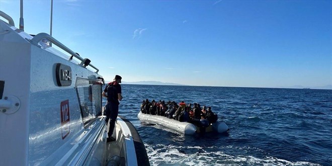 Çanakkale açıklarında 36 düzensiz göçmen yakalandı