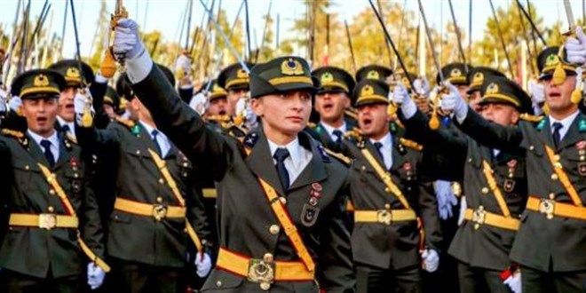 Kılıçlı yemin etmişlerdi: Teğmenler disiplin kuruluna sevk ediliyor!