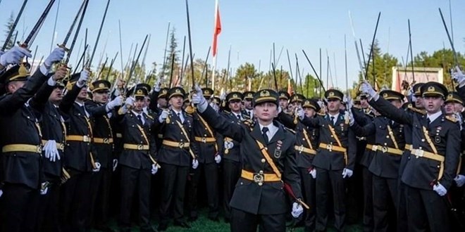Kılıçlı yemin soruşturmasında teğmenlere tebligat gitti