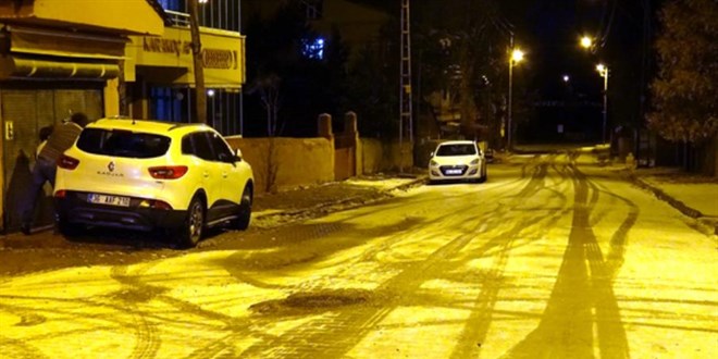 Kars'ta kar yağışı etkili oldu