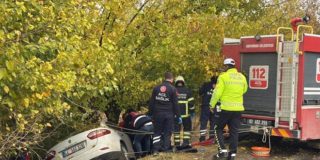 Adıyaman'da otomobil ile hafif ticari araç çarpıştı: 3 ölü