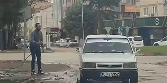 Sokak çeşmesine hortum takıp aracını yıkayan sürücüye 2 bin 52 TL ceza