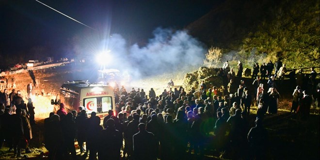Van'da çobanlık yapan kuzenlerin üzerine kaya parçaları düştü: 1 ölü