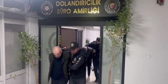 İzmir'de düşük ayarlı altınlarla kuyumcuları dolandırdılar