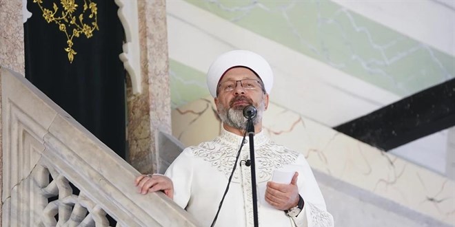Erbaş, öğretmenlerin toplumdaki rolünü vurguladı