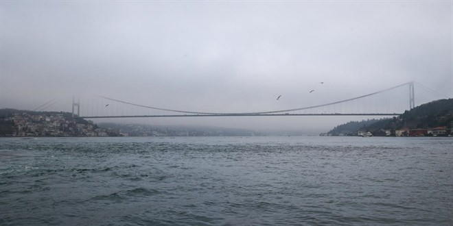 İstanbul Boğazı'nda gemi trafiği çift yönlü askıya alındı