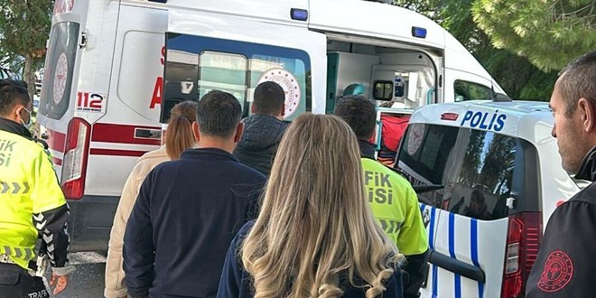 İzmir'de lisede bıçaklı kavga: 3'ü öğrenci, 5 yaralı