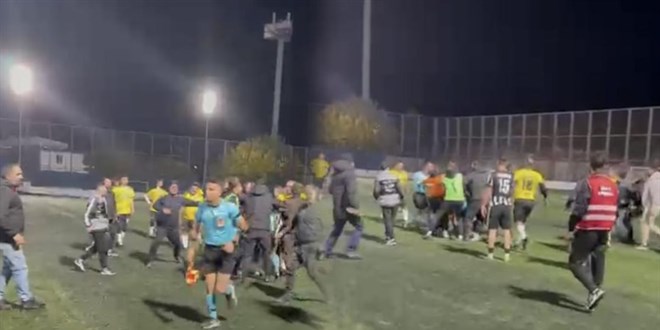Hakeme saldıran futbolcu tutuklandı
