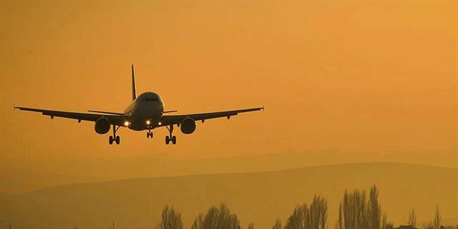 Antalya - Hamburg seferini yapan uçağın pilotu zamanla yarıştı