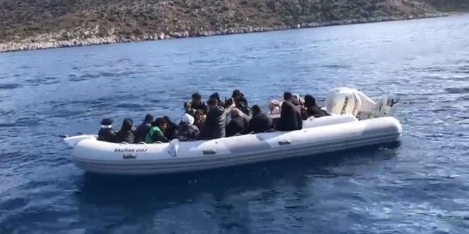 Balıkesir'de 25 düzensiz göçmen yakalandı