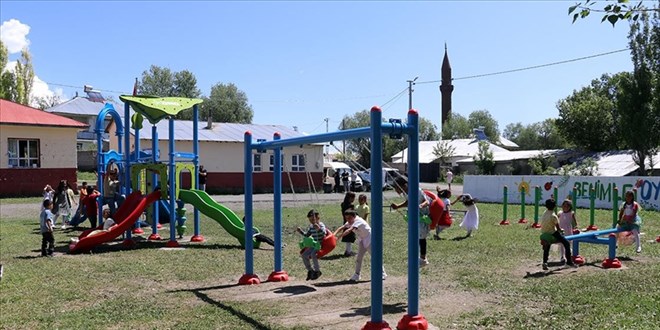 Parkta oynayan 2 çocuğun yaralandığı olayda 2 kişi tutuklandı