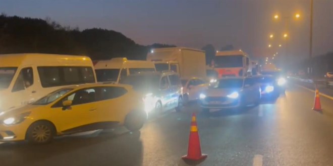 TEM Otoyolu'nda tanker kamyona çarptı: Trafik durma noktasına geldi