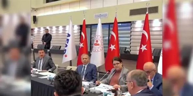 Bakan Yerlikaya, deprem bölgesinin milletvekilleriyle bir araya geldi