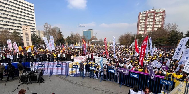Ankara'da kamu çalışanlarından miting