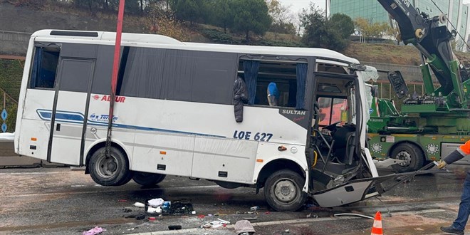 İstanbul'da minibüs devrildi: 1 ölü, 7 yaralı