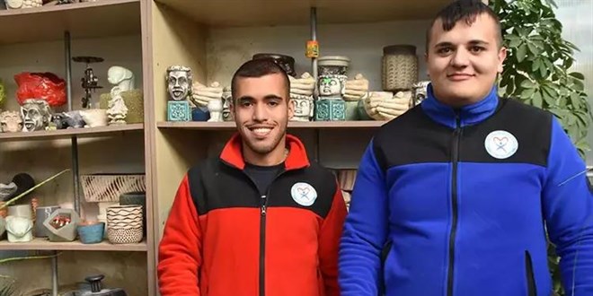 Mezun oldukları okul, iş kapıları oldu