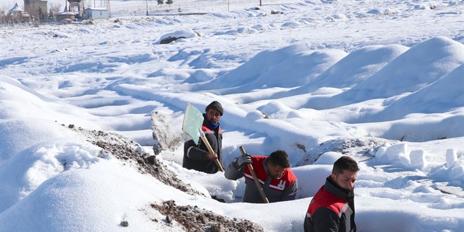 Kış mevsiminin sert geçtiği Erzurum'da mezarlar şimdiden hazırlandı