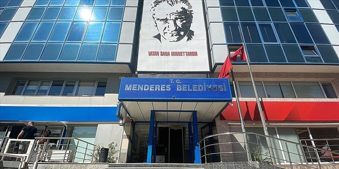 Başkan Yardımcısını makam odasında darbeden 2 şüpheli tutuklandı