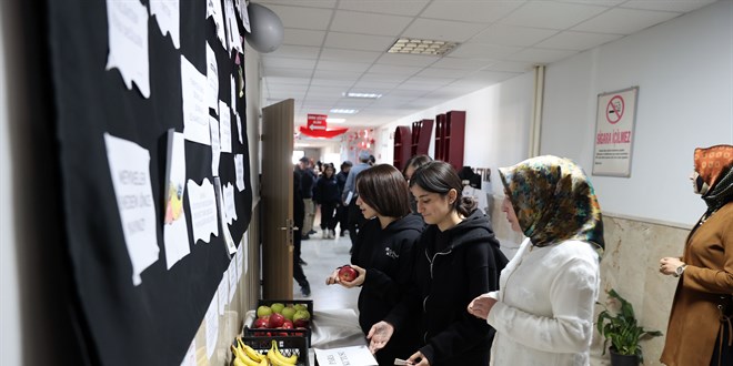'Tezgahtarsız manav' öğrencilere dürüstlüğü öğretiyor