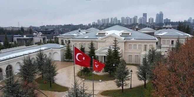 FETÖ'nün Varlık Fonu'na devredilen malikanesine Türk bayrakları çekildi