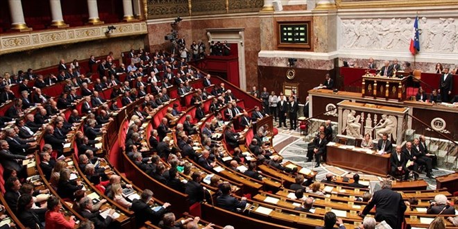Fransa'da hükümet düştü