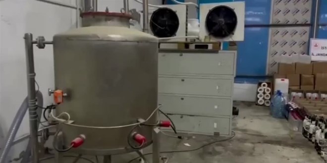 'Çengel-8' operasyonlarında 28 bin 400 litre sahte alkol ele geçirildi