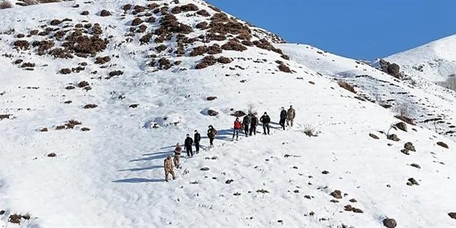 Sosyal medyada paylaştı, kar izlerinden yakalandı