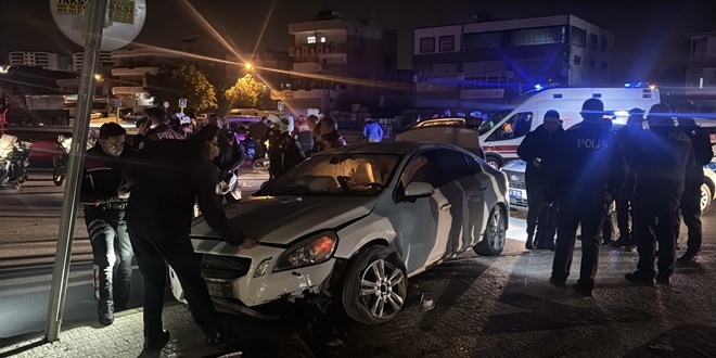 Devrilen motosikletteki 2 yunus polisi yaralandı