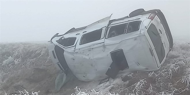 Öğretmenleri taşıyan servis devrildi: 9 yaralı