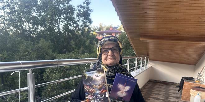 82 yaşındaki kadın ikinci şiir kitabını çıkardı