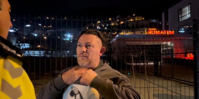 Polislerin alkollü sürücü sınavı! 'Haritadan yer beğenin' deyip saldırdı