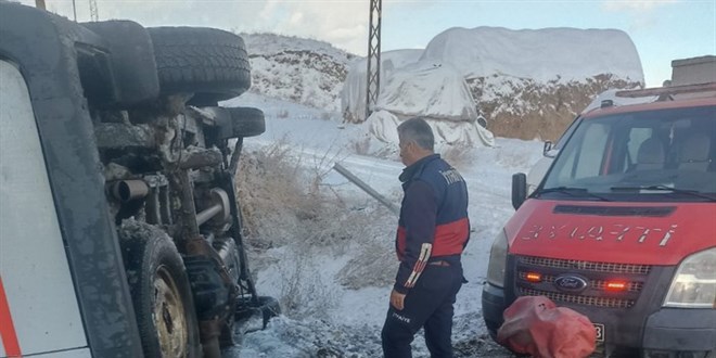 Öğretmenleri taşıyan minibüs devrildi! 11 öğretmen yaralandı