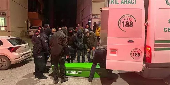 Sivas'ta kan donduran cinayet: Anne ve kardeşini öldürdü