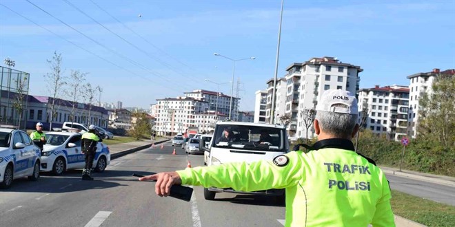 Yetkisiz çakar kullanımıyla ilgili bir haftada 89 sürücü hakkında işlem yapıldı