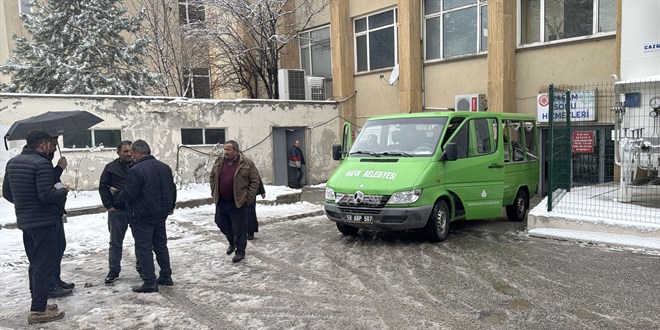 Soba yakarken eteği tutuşan kadın yanarak öldü