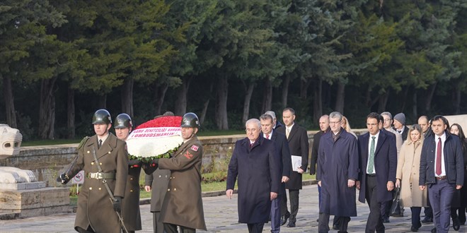 Kamu Başdenetçisi Akarca, Anıtkabir'i ziyaret etti
