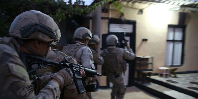 Doğu ve Güneydoğu'da Jandarma operasyonu: Silah ve mühimmat ele geçirildi