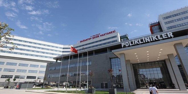 Kadının karnından 3 kilogramlık kitle çıktı