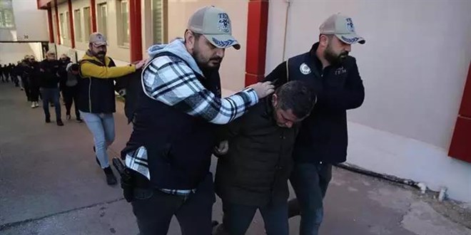 İşsiz kalan FETÖ üyelerine Almanya'dan getirilen paralar dağıtıldı