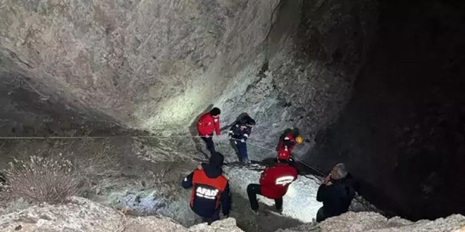 Arı kovanlarını kontrol ederken uçurumdan düşüp hayatını kaybetti